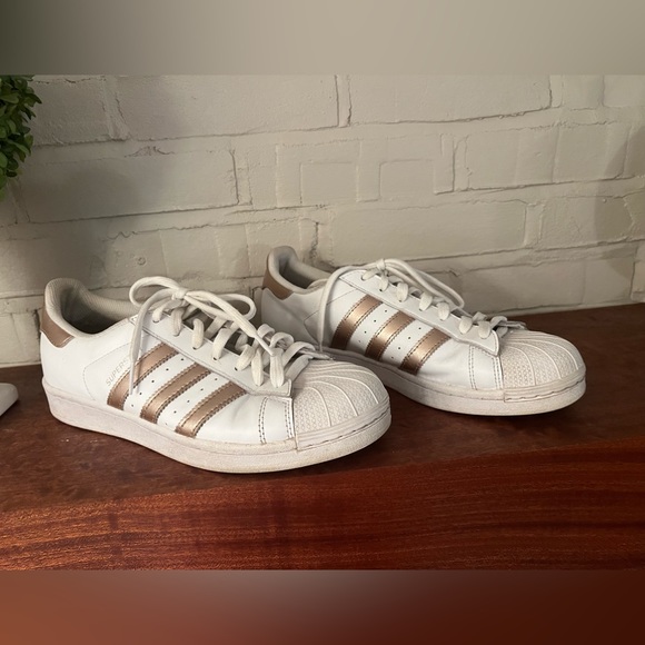 adidas Shoes - Adidas superstar , women’s 8 1/2, hard top sneaker, rose gold
